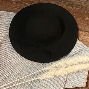 NEW-Black Hat (Adjustable inlay) 100%Wool,England